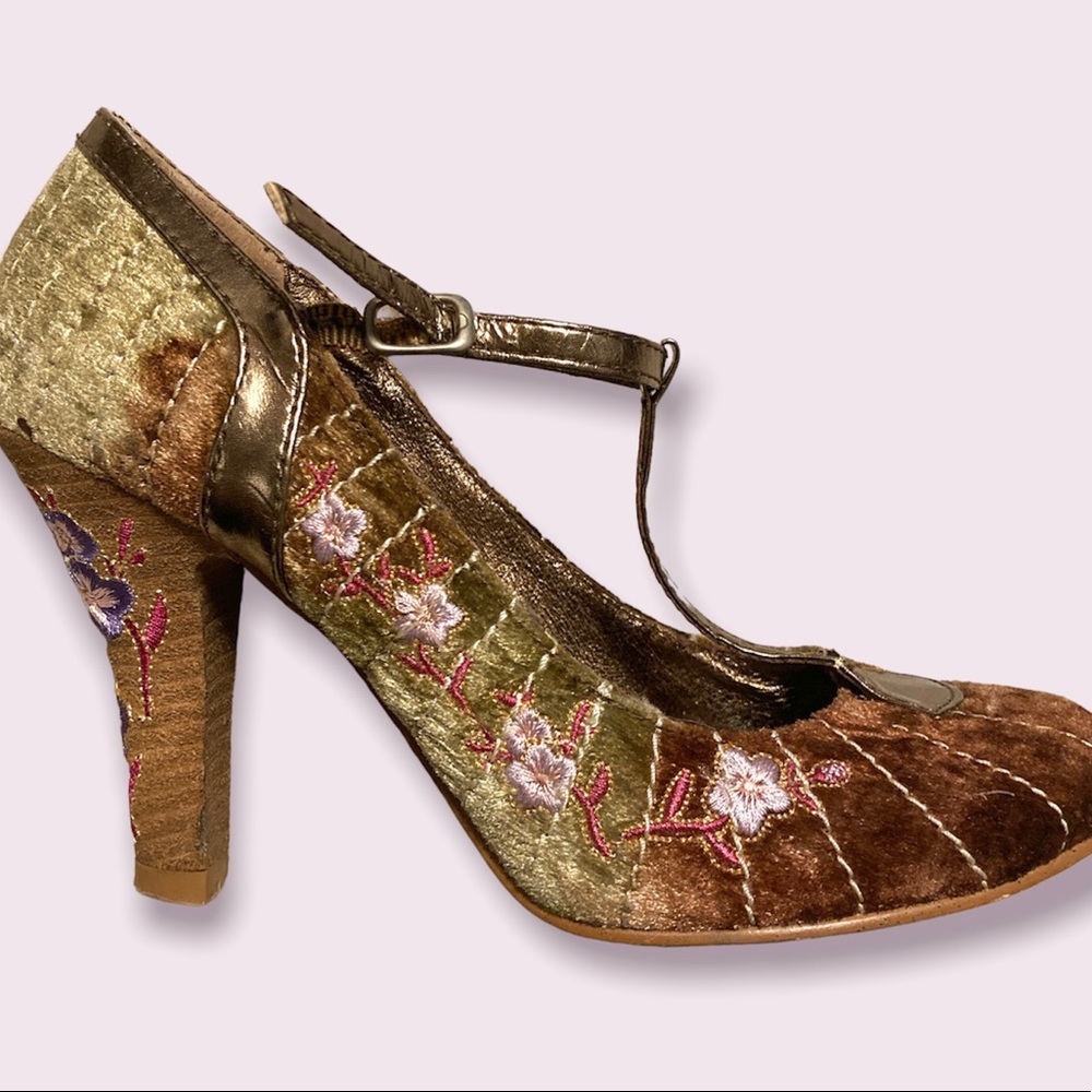 Lollipops velvet embroidered heels, size 37/6.5